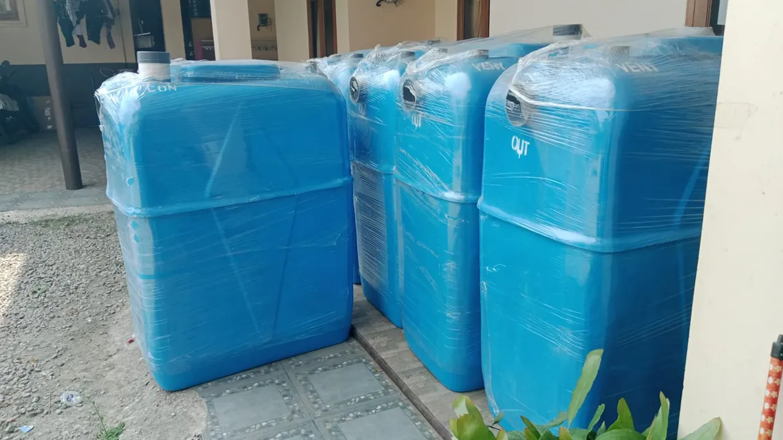 Unit tangki IPAL Synera siap kirim di area penyimpanan.